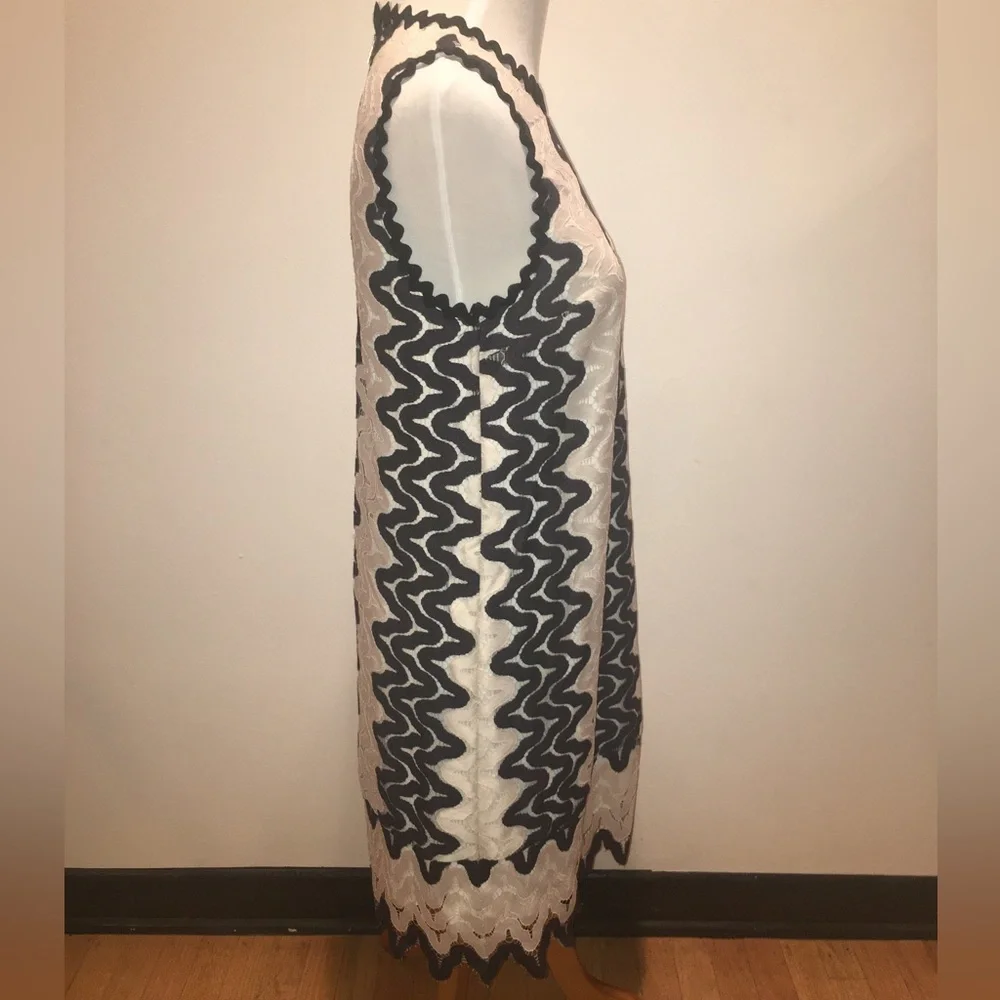 Kate Spade Lace Shift Cream and Black Dress - Size 6 - Picture 3 of 14